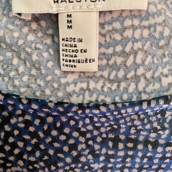 Elegant Short-Sleeve Women's Top Size Medium - Picture 7 of 7